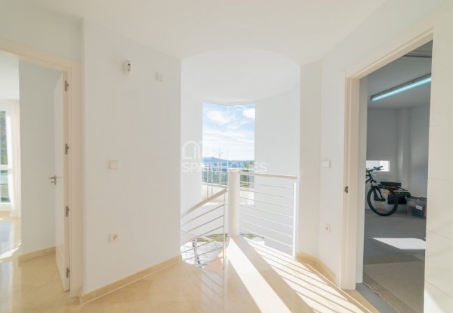 Altea Alicante’de Deniz ve Şehir Manzaralı Villalar 15