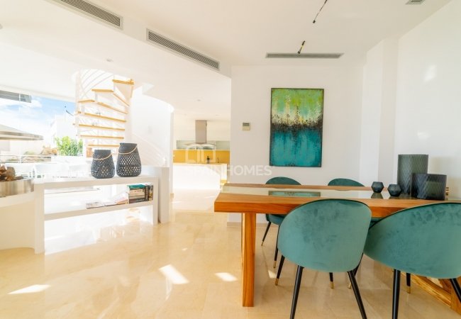 Altea Alicante’de Deniz ve Şehir Manzaralı Villalar 24