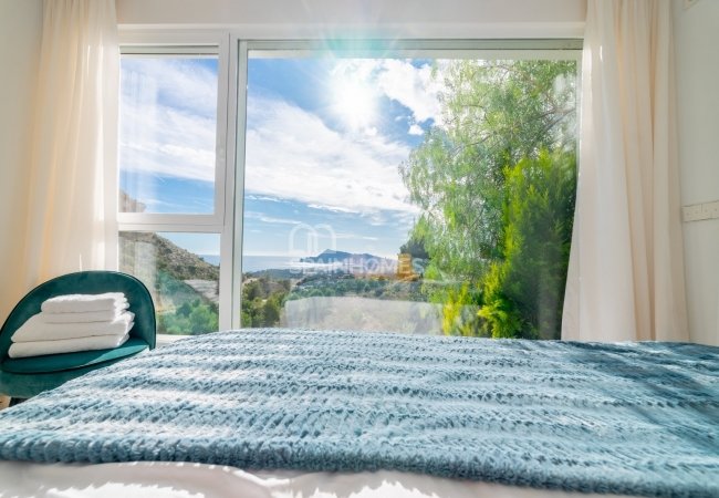 Altea Alicante’de Deniz ve Şehir Manzaralı Villalar 30