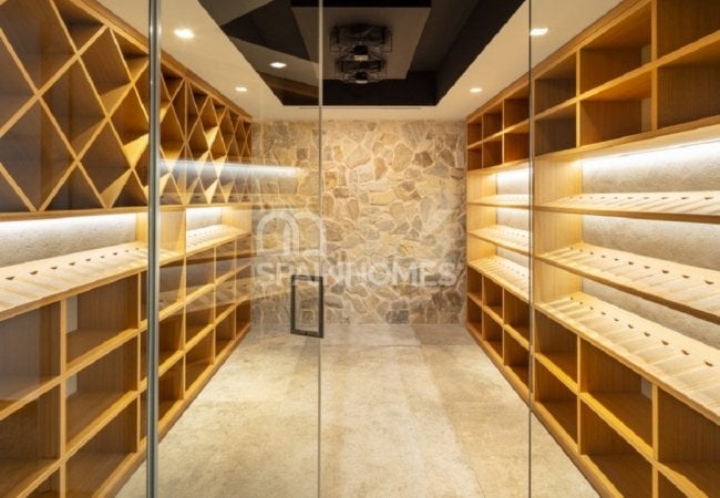 Well-located Prestigious Villa with Sea Views in Benahavis 29