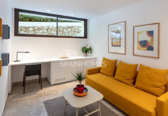 Well-located Prestigious Villa with Sea Views in Benahavis 30