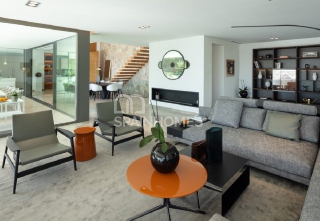 Well-located Prestigious Villa with Sea Views in Benahavis 21