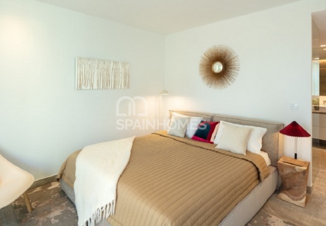 Well-located Prestigious Villa with Sea Views in Benahavis 23