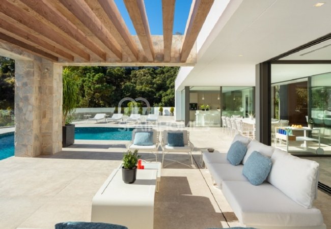 Well-located Prestigious Villa with Sea Views in Benahavis 14