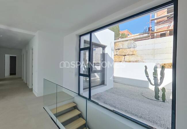 Fantastically Located Villa Close to Amenities in Mijas 35