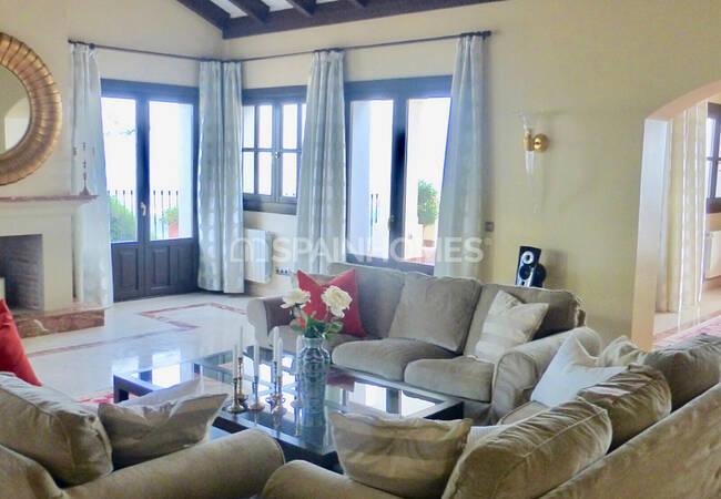 Estupenda Mansión Con Hermosa Piscina En Benahavis 20