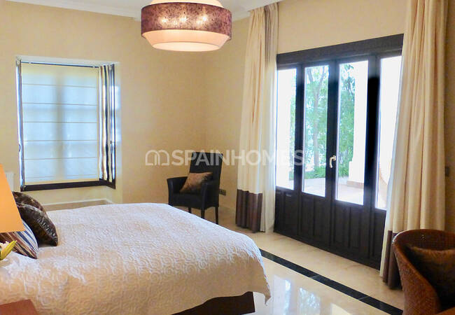 Estupenda Mansión Con Hermosa Piscina En Benahavis 31