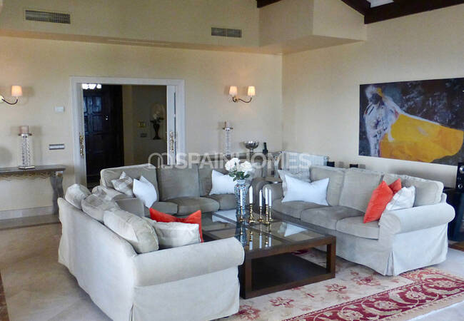 Estupenda Mansión Con Hermosa Piscina En Benahavis 19