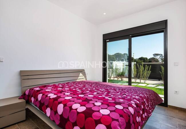 Cartagena'da Plaja Yürüme Mesafesinde Havuzlu Müstakil Villa 46