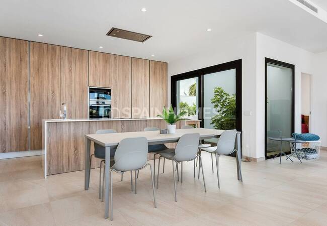 Cartagena'da Plaja Yürüme Mesafesinde Havuzlu Müstakil Villa 38