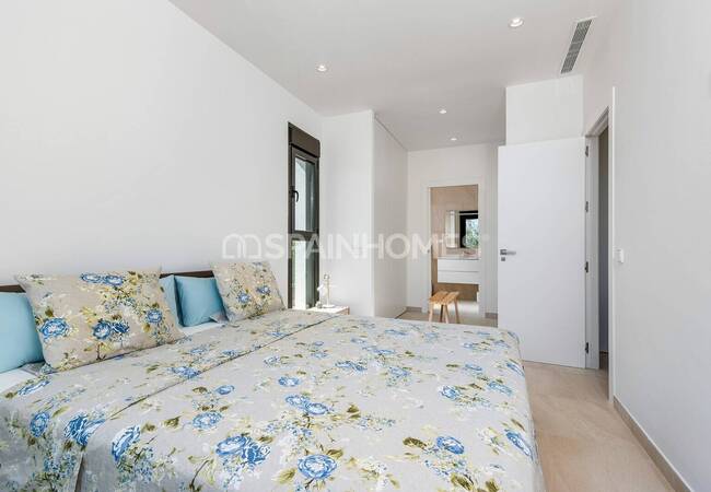 Cartagena'da Plaja Yürüme Mesafesinde Havuzlu Müstakil Villa 43