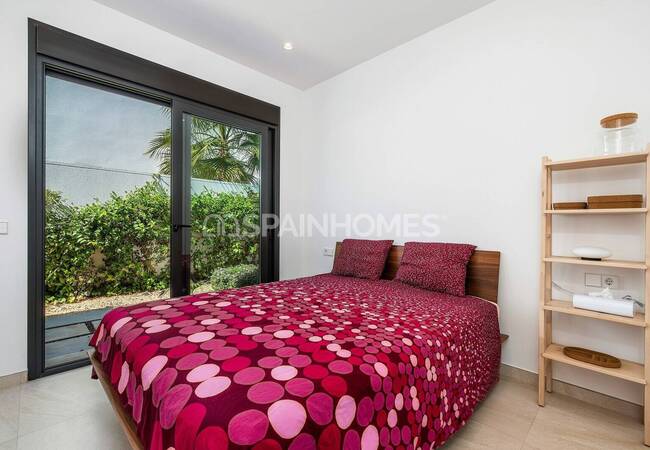 Cartagena'da Plaja Yürüme Mesafesinde Havuzlu Müstakil Villa 48