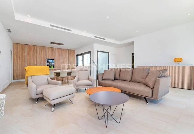 Cartagena'da Plaja Yürüme Mesafesinde Havuzlu Müstakil Villa 33