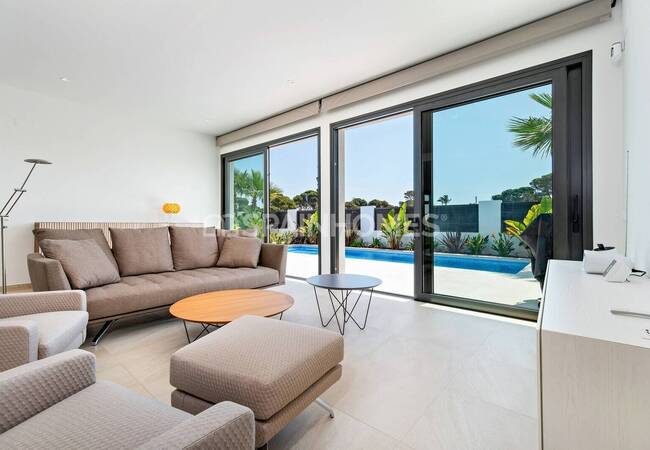 Cartagena'da Plaja Yürüme Mesafesinde Havuzlu Müstakil Villa 34