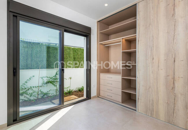 Los Alcázares'te Sahile Yakın Konumda Modern Evler 25