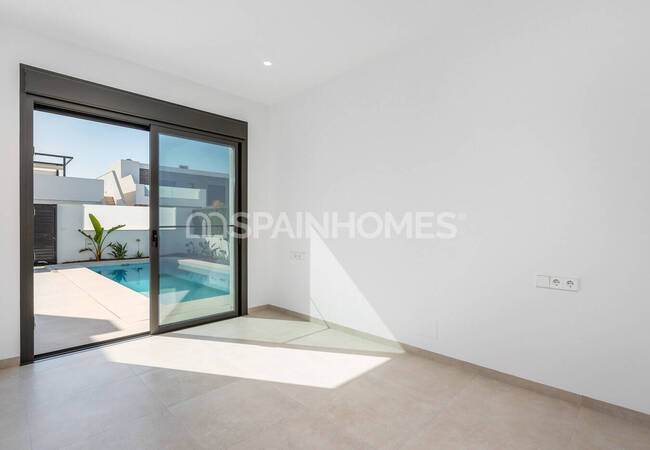 Los Alcázares'te Sahile Yakın Konumda Modern Evler 24