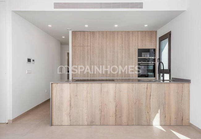 Los Alcázares'te Sahile Yakın Konumda Modern Evler 17