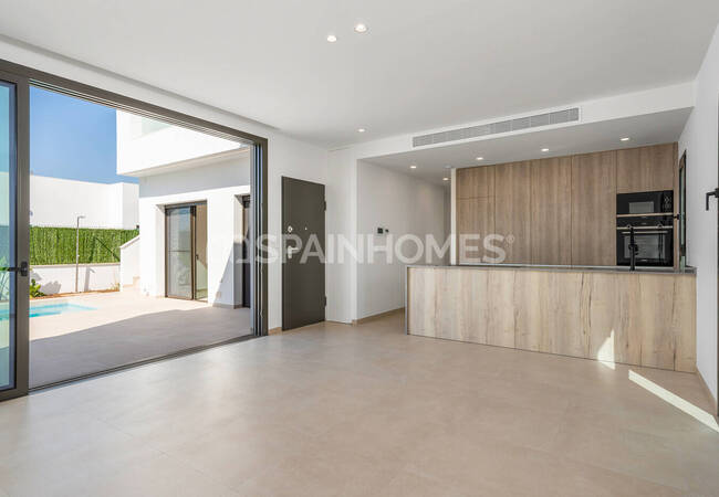 Los Alcázares'te Sahile Yakın Konumda Modern Evler 19