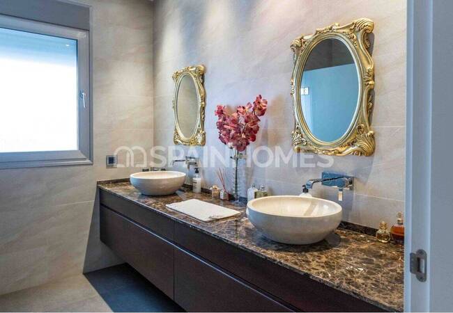 Detached Villa with Pool Near the Sea in San Pedro Del Pinatar 33