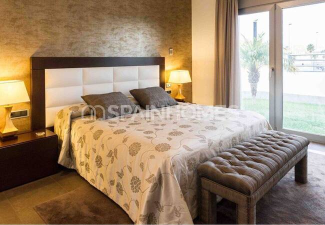 Detached Villa with Pool Near the Sea in San Pedro Del Pinatar 22