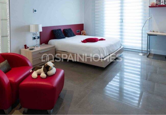 Detached Villa with Pool Near the Sea in San Pedro Del Pinatar 25