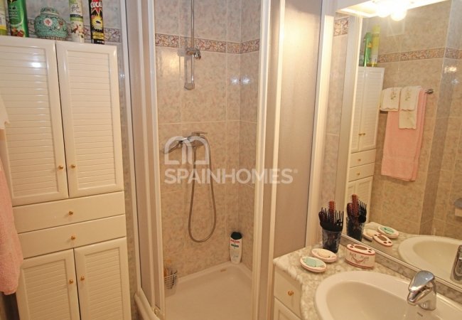 Beachfront Apartment in a Great Location in Torremolinos 25