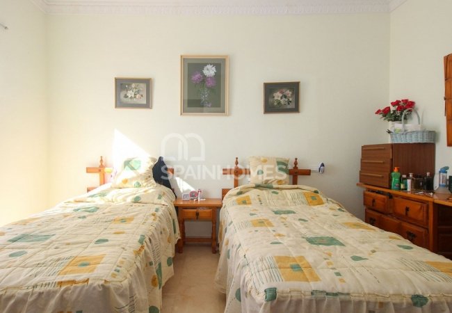 Benalmadena'da Uygun Fiyatlı 3 Katlı Yarı Müstakil Ev 19