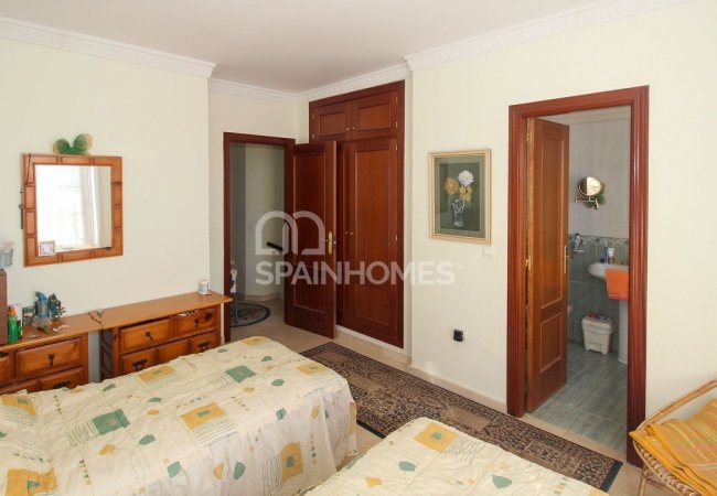 Benalmadena'da Uygun Fiyatlı 3 Katlı Yarı Müstakil Ev 20