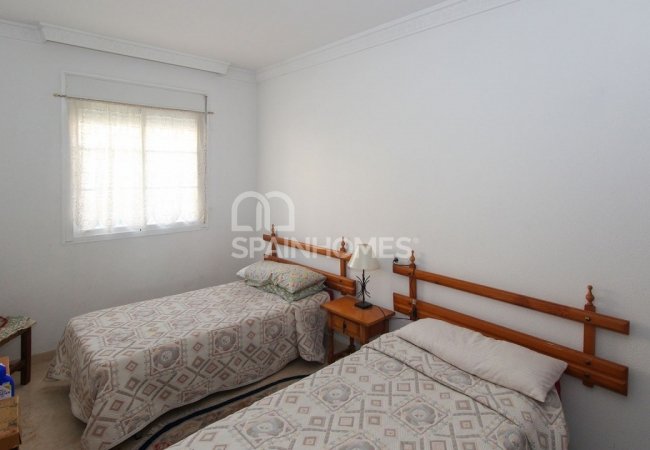 Benalmadena'da Uygun Fiyatlı 3 Katlı Yarı Müstakil Ev 24