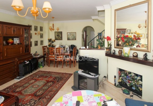 Benalmadena'da Uygun Fiyatlı 3 Katlı Yarı Müstakil Ev 10