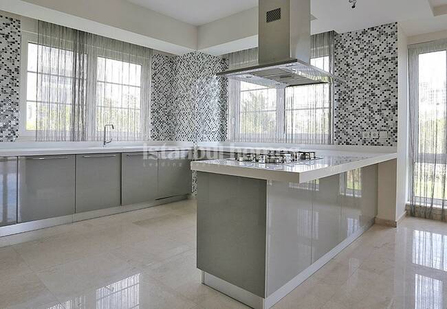 Uniquely Designed Beylikduzu Houses Next to the Marina 25