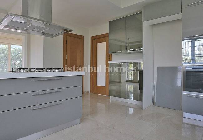 Uniquely Designed Beylikduzu Houses Next to the Marina 26