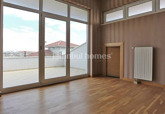 Uniquely Designed Beylikduzu Houses Next to the Marina 34