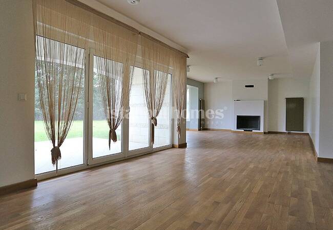 Uniquely Designed Beylikduzu Houses Next to the Marina 36