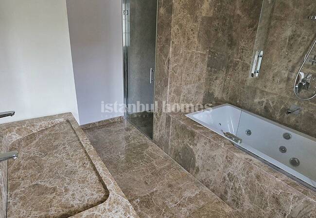 Uniquely Designed Beylikduzu Houses Next to the Marina 40