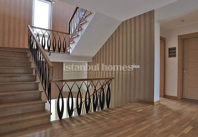 Uniquely Designed Beylikduzu Houses Next to the Marina 41