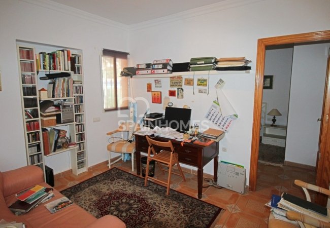 Private Country House Close to Amenities in Malaga
