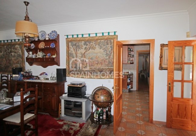 Private Country House Close to Amenities in Malaga