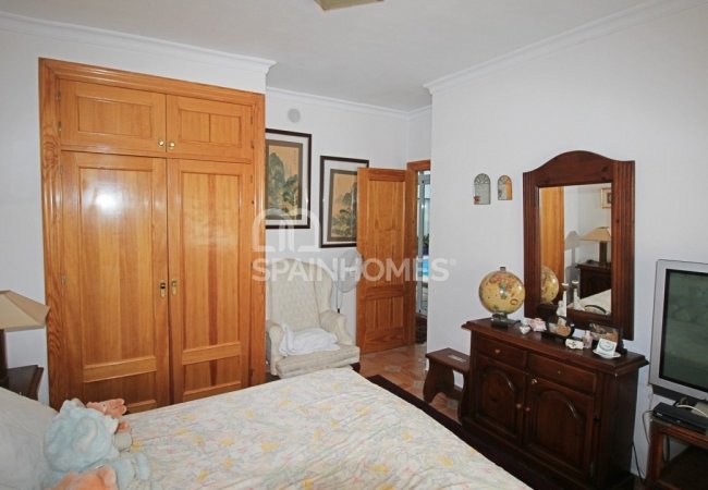 Private Country House Close to Amenities in Malaga