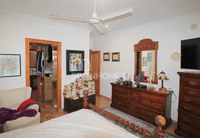 Private Country House Close to Amenities in Malaga