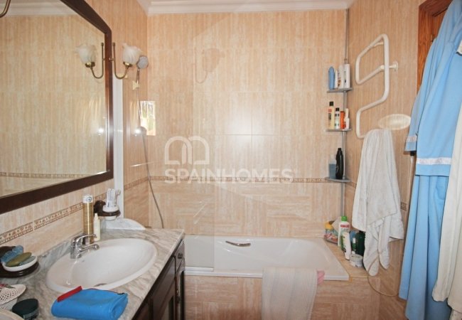 Private Country House Close to Amenities in Malaga