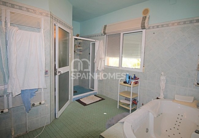 Private Country House Close to Amenities in Malaga