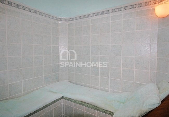 Private Country House Close to Amenities in Malaga