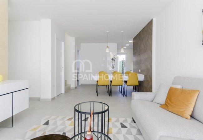 Torrevieja’da Havuzlu ve Bahçeli Müstakil Villalar 24