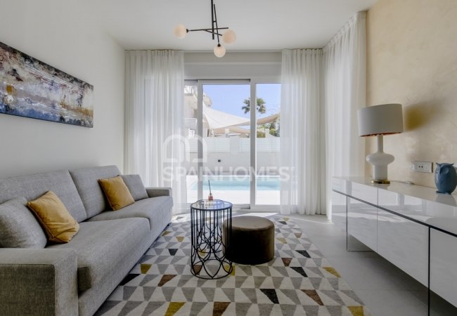 Torrevieja’da Havuzlu ve Bahçeli Müstakil Villalar 25