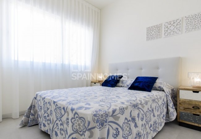 Torrevieja’da Havuzlu ve Bahçeli Müstakil Villalar 12