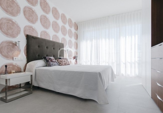 Torrevieja’da Havuzlu ve Bahçeli Müstakil Villalar 8