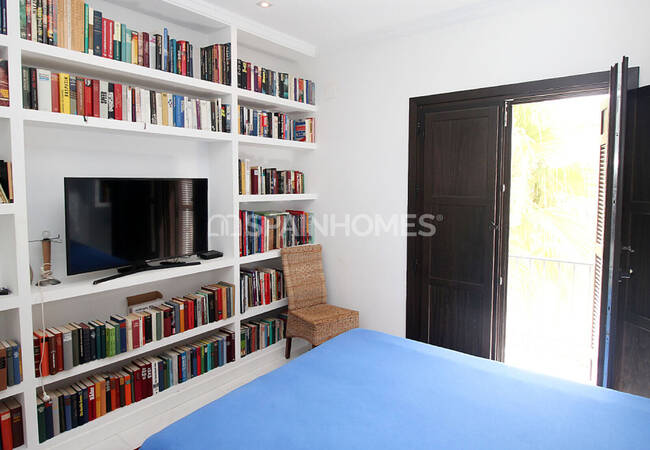 Unique Building Near the Important Points in Málaga 16