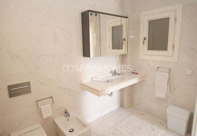 Unique Building Near the Important Points in Málaga 23