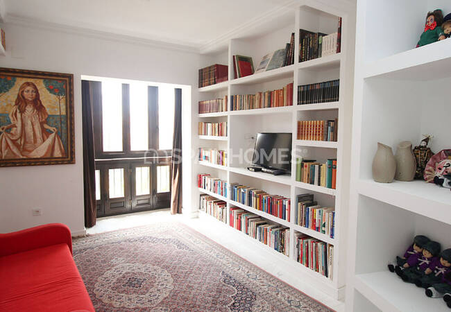 Unique Building Near the Important Points in Málaga 10